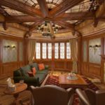 Exklusive Whisky-Lounge aus edlem Holz